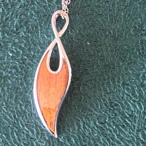 NA HOKU  Hawaii's Maile Leaf w/Koa Wood Inlay 925 Pendant with silver chain